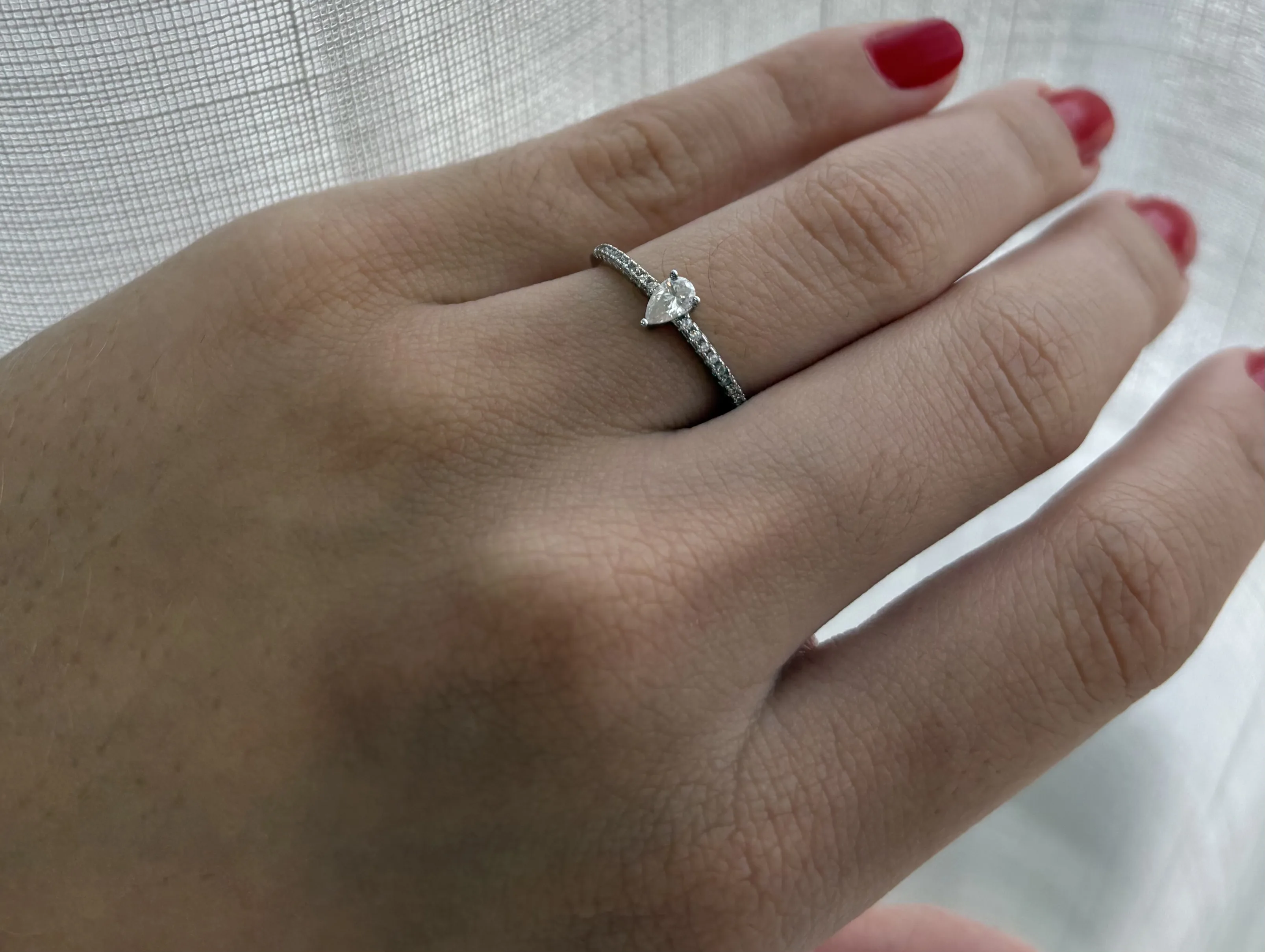 Anel MOISSANITE gota.